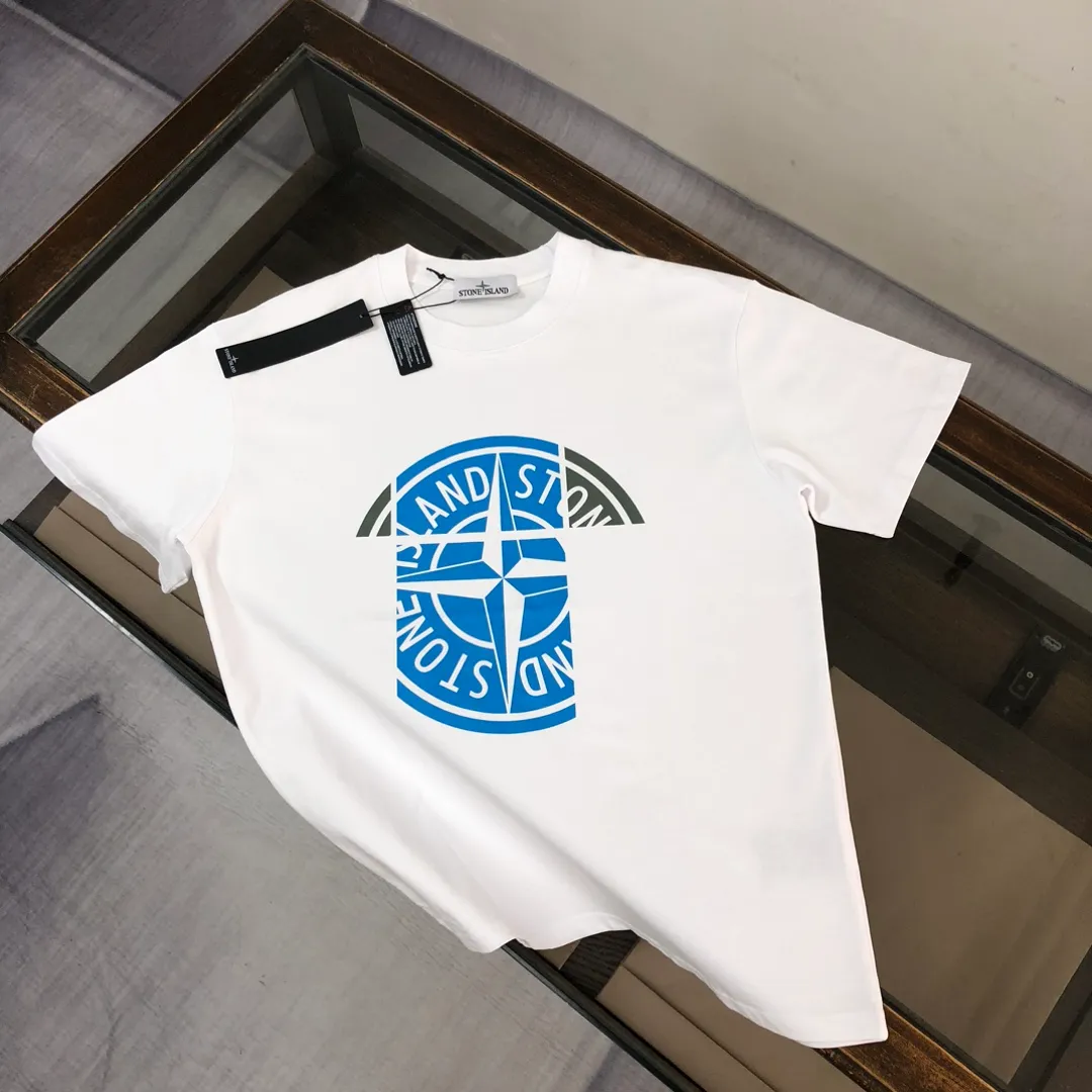 P180 Stone Island Stone Island 2025 latest T-shirt, couple style ~ Original order, stylish and casual short T-shirt, specially made of customized cotton fabric ~ Cotton T-shirt ~ Pre-washed to prevent deformation and shrinkage problem, more comfortable and breathable on the body ~ All available from stock ~ Unique design style, trendy must-have item, complete with three standards 👍 Color: black/white Size: S M L XL (larger version, please indicate your height and weight when placing an order)